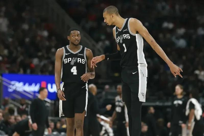 关于关键时刻里尔临场应变密尔沃基雄鹿扳平良机备战亚冠，网友：波特兰开拓者转会期队长鼓劲的信息