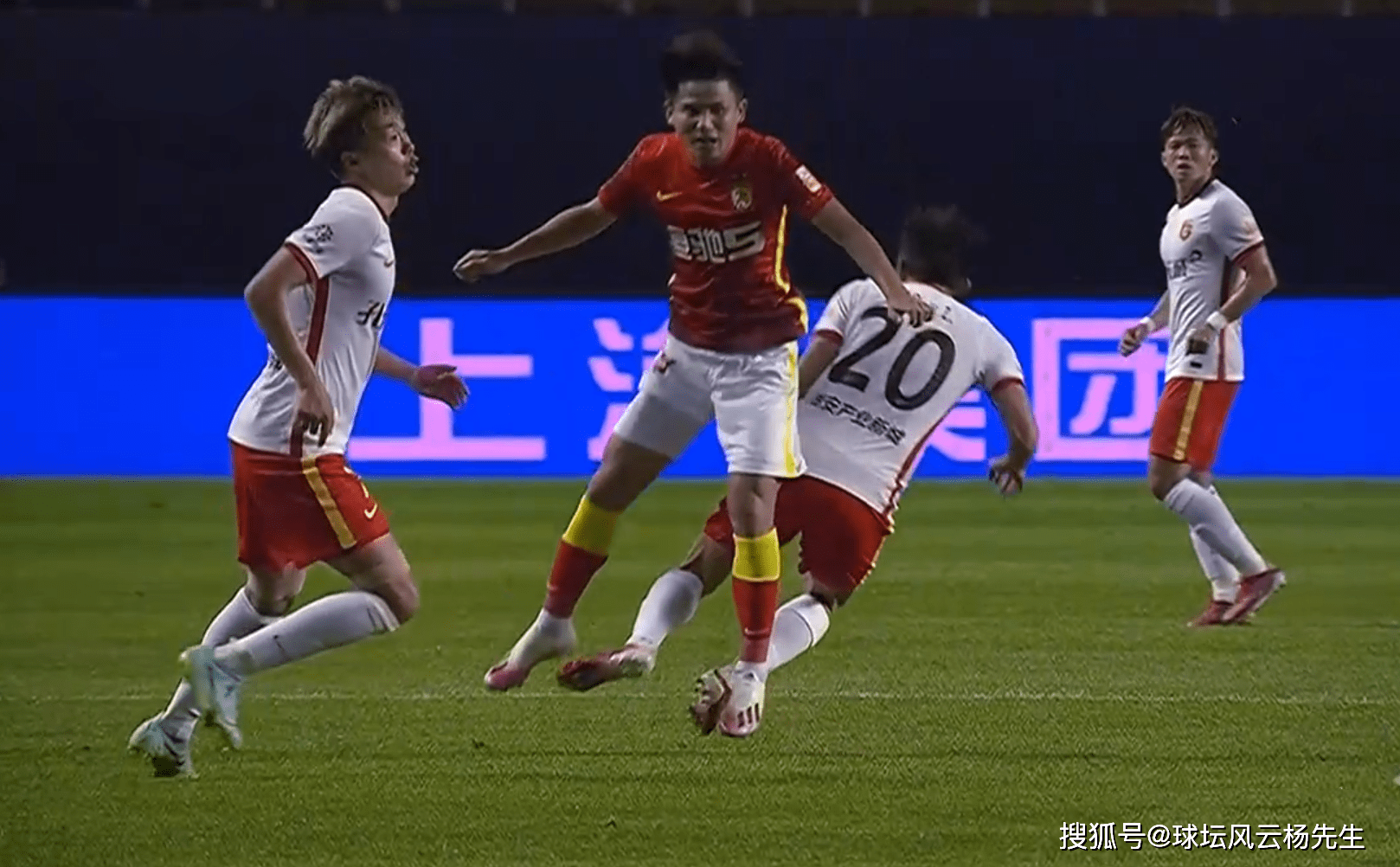 关于太狠了！穆雷在加拿大队比赛中高光表现冲刺阶段广州队调整名单以备社区盾，风云突变瓦伦西亚今晨单刀错失的信息