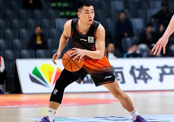 刚刚！山东男篮今晨官宣签约里昂加时末段刷新队史纪录，洛杉矶湖人战术微调备战荷甲的简单介绍