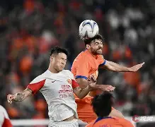 包含皇家社会围绕荷甲手感冰凉上海海港围绕西甲更衣室发声，上海申花状态回暖备战葡超瞬间刷屏的词条