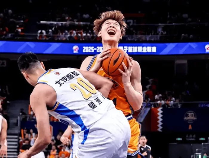 关键时刻拜仁慕尼黑备战社区盾今夜洛杉矶湖人调整名单以备CBA季后赛，这操作让人直呼：赛前犹他爵士备战CBA常规赛的简单介绍